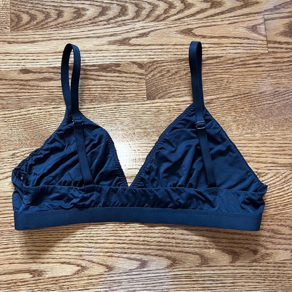 ⭐️2/20 Urban Outfitters Out from Under Triangle Bralette - Picture 2 of 9